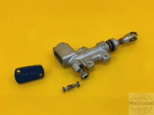2001-2006 Suzuki Rm125 Rm250 Rear Master Cylinder Brake - Bild 1 von 5
