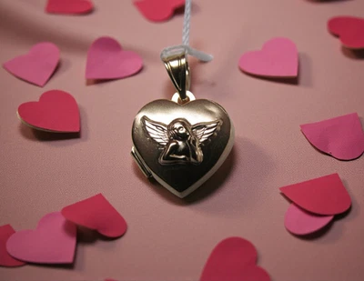 10 Kt. Medallón en forma de corazón de oro amarillo tamaño 7/8 pulgadas. (1,31 g) SOLO MEDALLÓN Foto 1 de 4