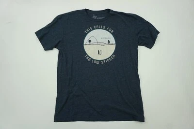 Camiseta de golf LINKSOUL para hombre pequeña azul esto llama al gráfico de aguijón bajo Foto 1 de 4