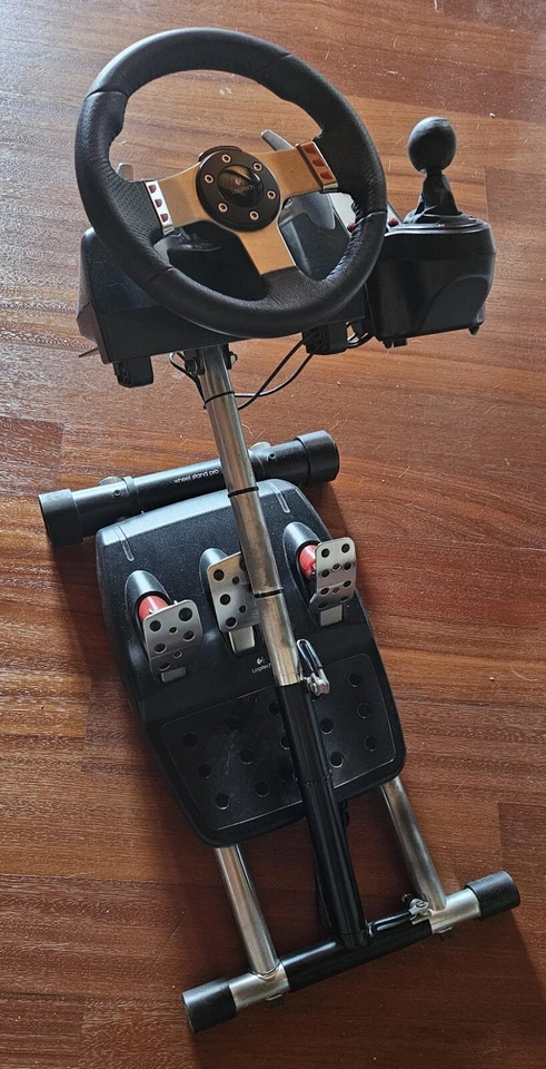 Volante Logitech G27 con Pedaliera e supporto ripieghevole completo - Immagine 1 di 4