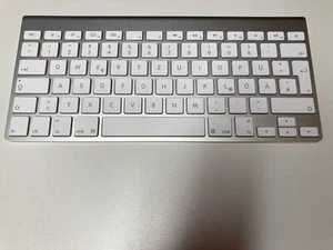 A1314 Apple Magic Wireless Keyboard weiß Bluetooth guter Zustand QWERTZ - Afbeelding 1 van 2