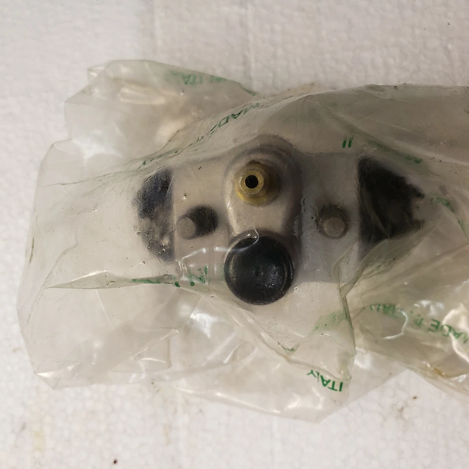 AUTOZONE WHEEL CYLINDER AZ33843, MIDAS WC1420 - Image 1 of 4