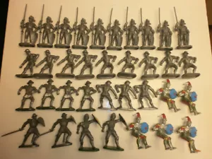 Konvolut 35 alte Elastolin Kunststoff Ritter Figuren mit Reitern zu 7cm - Bild 1 von 3