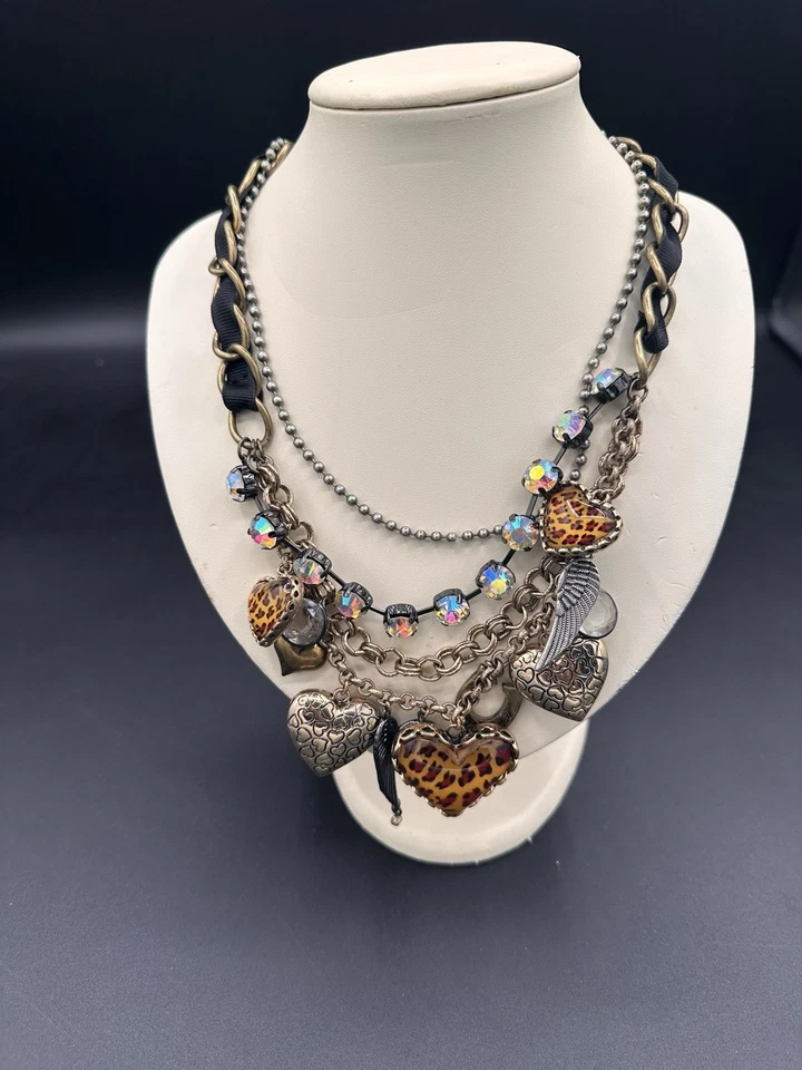 Collar BETSEY JOHNSON Leopardo Lucita Corazón Hinchado Cristal Multi Hilo Dije  Foto 1 de 4
