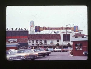 1972 Fisherman's Grotto San Francisco CA Cars Amateur Ektachrome Kodak Slide - Picture 1 of 4
