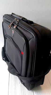 WENGER 瑞士 INSIGHT 16 英寸黑色笔记本电脑盒信使包完好 — 第 1/4 张图片