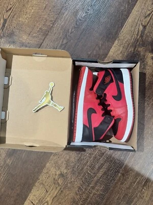 [640734-660] 幼儿园 Air Jordan RETRO 1 中号 'REVERSE BRED (PS)' 尺寸 13.5C — 第 1/4 张图片