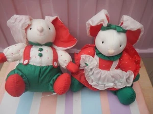 VINTAGE RUSS BERRIE PAIR OF RED/GREEN NYLON BUNNIES PUFFALUMP STYLE - Picture 1 of 6