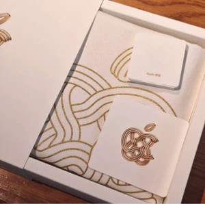 New Apple Ginza Store Reopening Commemorative Novelty Set of 3 Limited - Picture 1 of 2