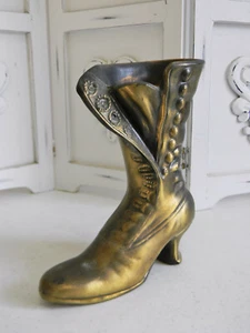 Fabuloso jarrón bota victoriano francés de metal fundido con botones - Imagen 1 de 5