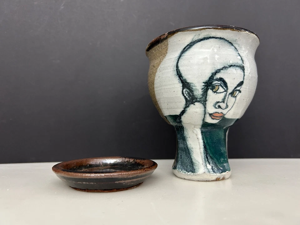 Taza grande vintage años 80 Studio Pottery cara femenina y plato platillo pequeño Foto 1 de 4