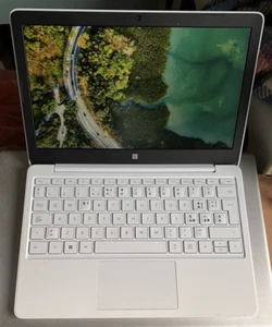 Microsoft Surface Laptop SE 8gb / 128gb Intel® Celeron® N4120 + Custodia UAG - Foto 1 di 11