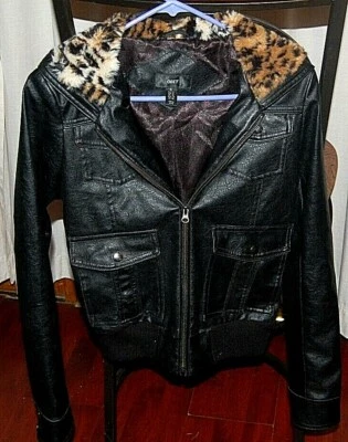 Obey | Chaqueta de bombardero con capucha de cuero sintético negra XS/S Foto 1 de 4