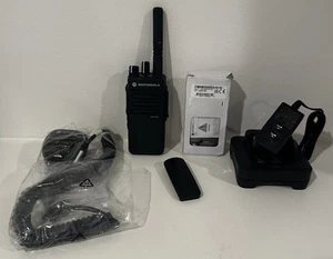 Motorola XPR3300e VHF 136-174mhz MotoTRBO digital radio AAH02JDC9VA1AN - Zdjęcie 1 z 5