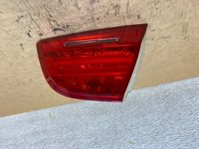 BMW 3 328i 335i E90 2009 2010 2011 pasajero derecho luz trasera interior OEM T3657 Foto 1 de 4