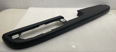 07-09 Tahoe Suburban Yukon Avalanche Front RH Passenger Side Door Panel Armrest - Image 1 of 4