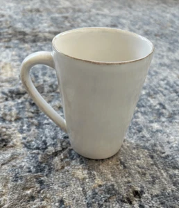 Taza de café de gres blanco Crate & Barrel MARIN 4 1/2" de alto - 8 disponibles - Imagen 1 de 5