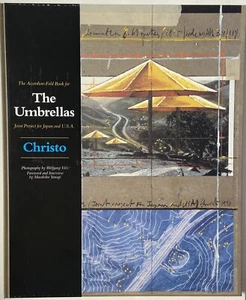 Christo Javacheff signiert Leporello Buch Umbrellas Japan Autogramm Signed - Bild 1 von 20