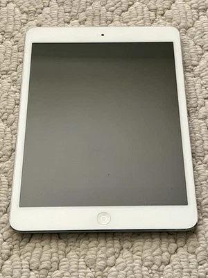 Apple iPad Mini 1st Generation 16GB Wi-Fi Gen 1 7.9 in - White & Silver Pristine - Image 1 of 3