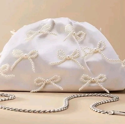Nuevo con etiquetas Bolso sin asas de boda Frankie Bolso sin asas Edición de boda Blanco Perla Lazo Foto 1 de 4