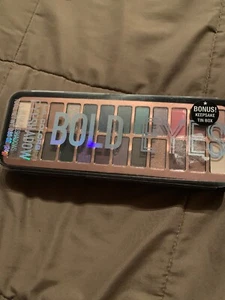 L.A. COLORS BOLD EYES EYESHADOW 24 EYESHADOWS IN A KEEPSAKE TIN - Picture 1 of 3