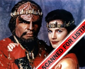 Star Trek: Deep Space Nine Terry Farrell as Jadzia Dax & Worf 8X10 PHOTO #1692 - Picture 1 of 1