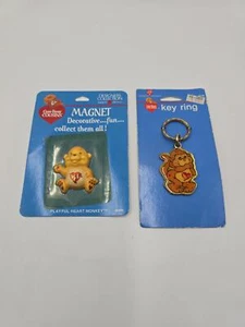 1985 RARE Care Bear Cousin Playful Heart Monkey Bundle Key Ring&Magnet (CB3664) - Bild 1 von 6