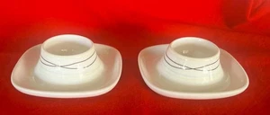 2 tazas cuadradas de huevos Ikea blancas con rayas 365 base Susan Pryke de 4" de diámetro - Imagen 1 de 6