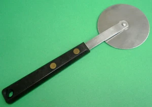 Vintage EKCO USA Pizzateig Gebäckschneider Schneider Edelstahl brauner Griff 8 Zoll - Bild 1 von 3