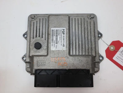Calculateur moteur occasion SUZUKI SWIFT III Phase 1 - 1.3 DDIS 70ch - - Immagine 1 di 4