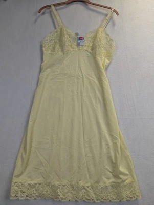 Vestido sin tirantes lencería heredera vintage talla 34 promedio nailon amarillo babydoll Foto 1 de 4