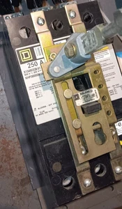 Square D X13450328-01, 36000M1587 250 Amp Circuit Breaker w/ 9421 lk1 actuator - Picture 1 of 4