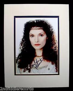 MARY ELIZABETH MASTRANTONIO-Autographed Photograph Display-SCARFACE-ROBIN HOOD - Imagen 1 de 2
