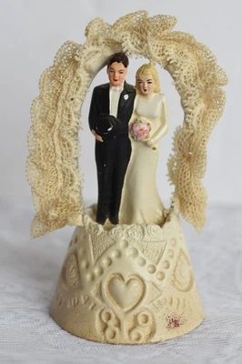 5" Vintage 1947 Tiza Novia y Novio Costa Novedad Boda Pastel Topper Foto 1 de 4