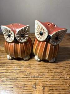 Cracker Barrel Ceramic Owl Salt & Pepper shakers orange, 3" - Picture 1 of 9