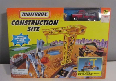 MATCHBOX  1996/1997 CONSTRUCTION SITE / SUPER SMASHING CRANE ACTION NIB - Image 1 of 4