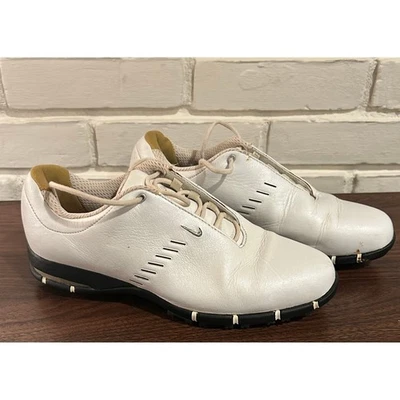 Tênis esportivo vintage Nike feminino couro branco com cadarço tamanho 7 - Imagem 1 de 4