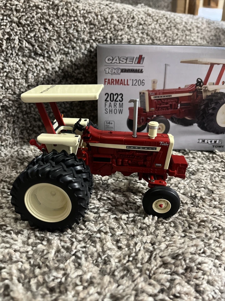 2023 ERTL Case IH 1/32 Farmall 1206 Farm Show Edition NEW!! - Image 1 of 4