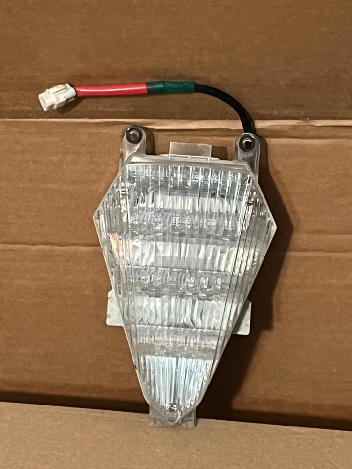 Luz de freno trasera Yamaha YZF R6 R6R 2008-2016 OEM 220-31954 Foto 1 de 1
