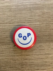 Vintage GOP Smiley Face Button/Pin - Bild 1 von 3