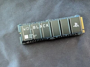 WD SN850 1TB Internal SSD - PS5 branded LIGHTLY USED NM CONDITION SHIPS SAME DAY - Afbeelding 1 van 2