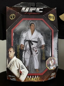 ROYCE GRACIE - UFC 1 Autographed Action Figure - 100% Guaranteed Authentic - Picture 1 of 5