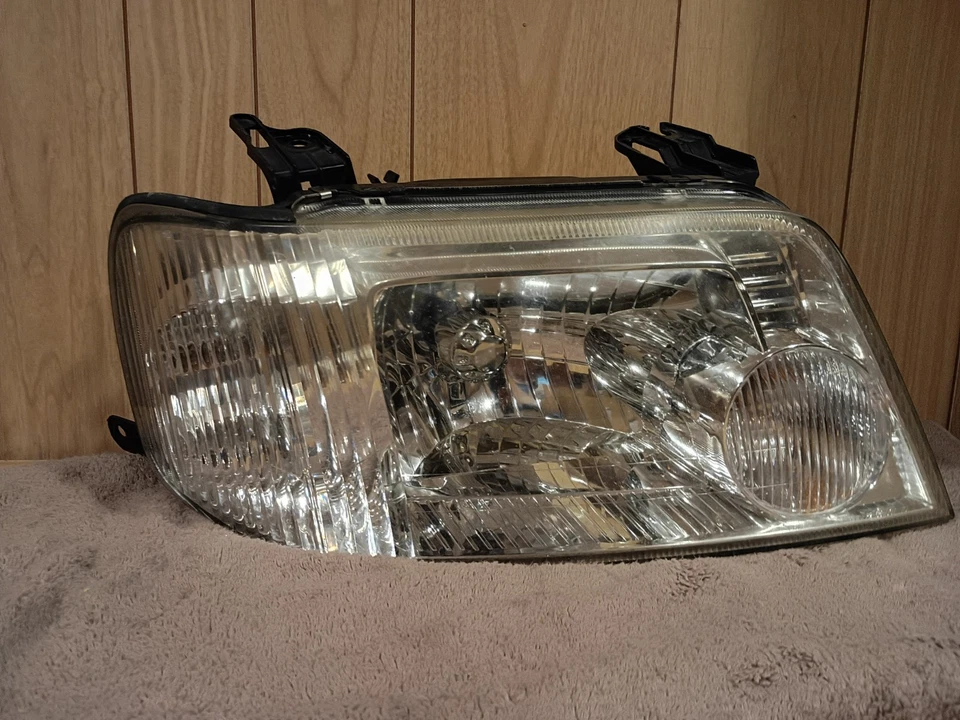 2005-2007 Mercury Mariner Headlight Assembly right passenger side genuine nice - Image 1 of 4