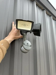 COOPER LIGHTING LED C2080 RADAR MOTION DETECTOR SECURITY LD25W FLOODLIGHT LIGHT - Picture 1 of 7