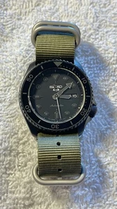 SEIKO Sports 4R36-07G0 Automatic Men’s Watch 24 Jewels 4R36A Japan 10 Bar Green - Picture 1 of 17