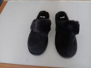 NWOT WOMAN'S BLACK FAUX SUEDE & FUR SLIPPERS by CORKYS sz 10 - Picture 1 of 4