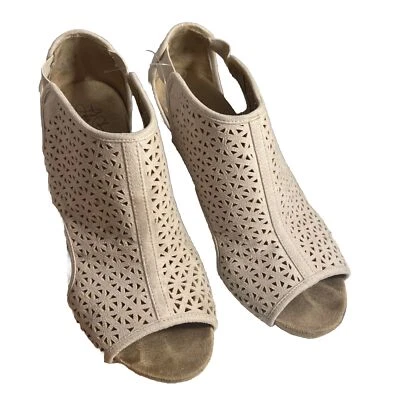 LifeStride Soft System Size 6 M Wedge Heel Color Beige. - Image 1 of 4