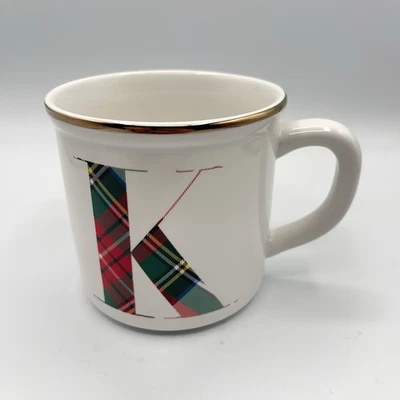 Taza Pottery Barn monograma rojo a cuadros borde dorado “K” Foto 1 de 4