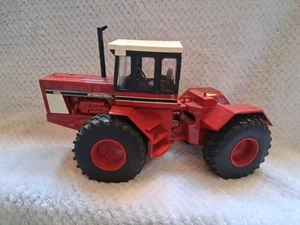 ERTL 1/32 International Harvester 4586 4x4 avec simples, ZFN14946 - Photo 1/7