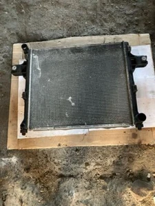 Breaking Jeep Grand Cherokee (WK) 2006 water coolant radiator 55116858AB  - Picture 1 of 3